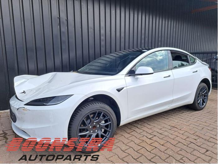 Tesla Model 3 17-