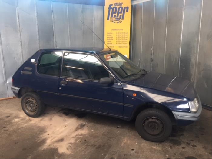 Peugeot 205 Ii 20a C 1 4 Sloop Bouwjaar 1998 Kleur Blauw