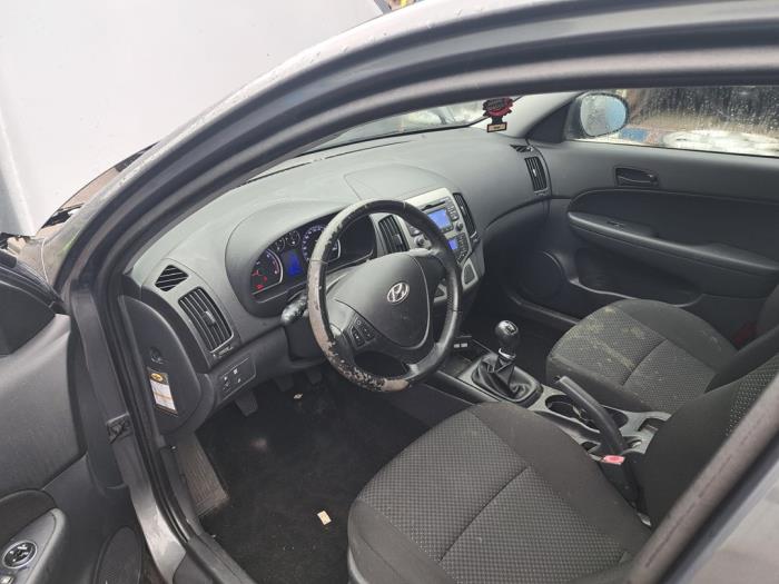 Hyundai i30 1.4 CVVT 16V Sloopvoertuig (2010, Grijs)