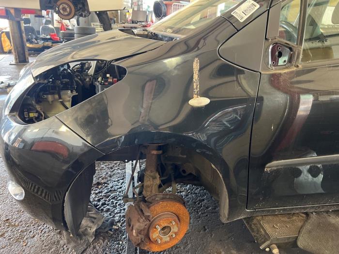 Toyota Yaris II 1.3 16V VVT-i Sloopvoertuig (2006, Zwart)