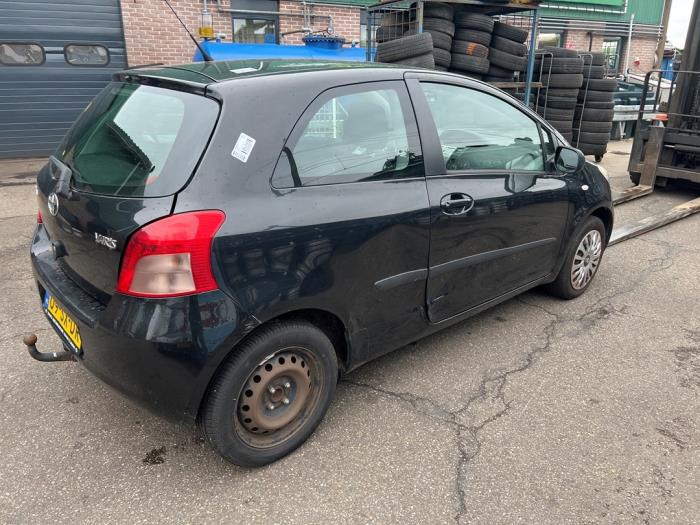 Toyota Yaris II 1.3 16V VVT-i Sloopvoertuig (2006, Zwart)