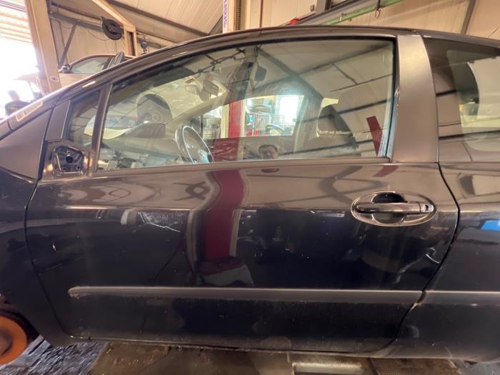 Toyota Yaris II 1.3 16V VVT-i Sloopvoertuig (2006, Zwart)