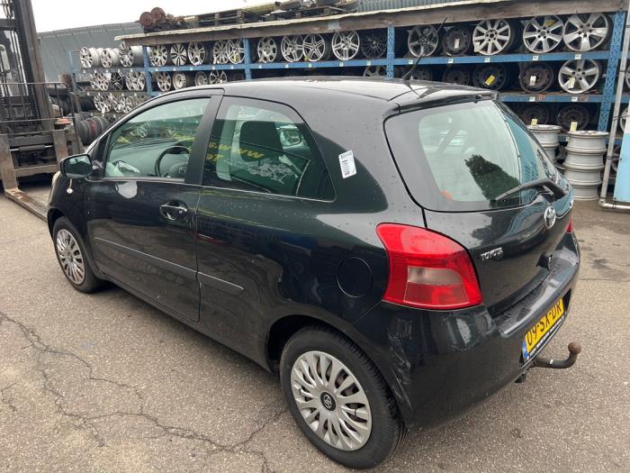 Toyota Yaris II 1.3 16V VVT-i Sloopvoertuig (2006, Zwart)