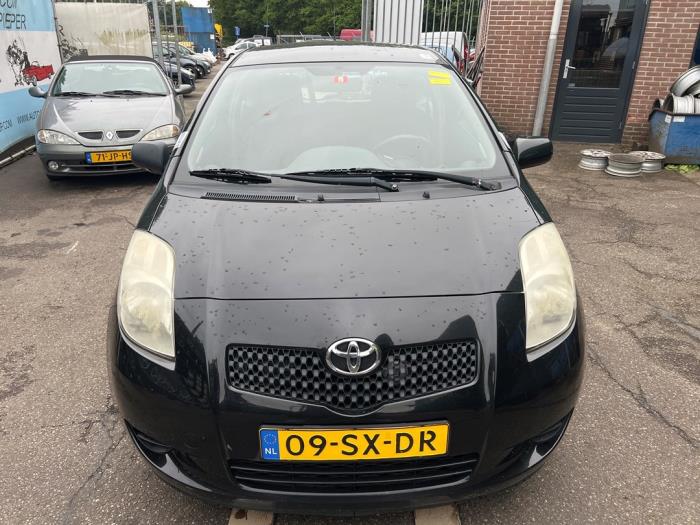 Toyota Yaris II 1.3 16V VVT-i Sloopvoertuig (2006, Zwart)