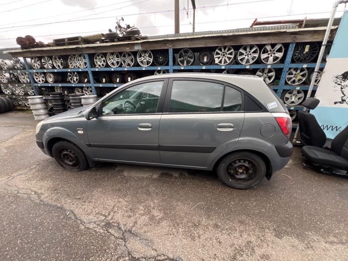 Kia Rio II 1.4 16V Sloopvoertuig (2006, Grijs)