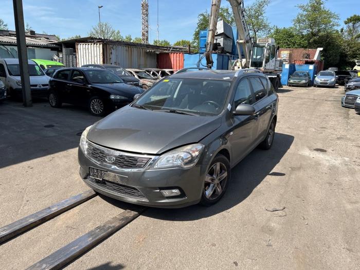 Kia Cee'd Sporty Wagon 1.4 16V Sloopvoertuig (2010, Grijs)
