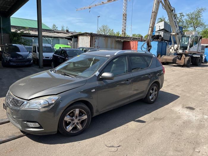 Kia Cee'd Sporty Wagon 1.4 16V Sloopvoertuig (2010, Grijs)