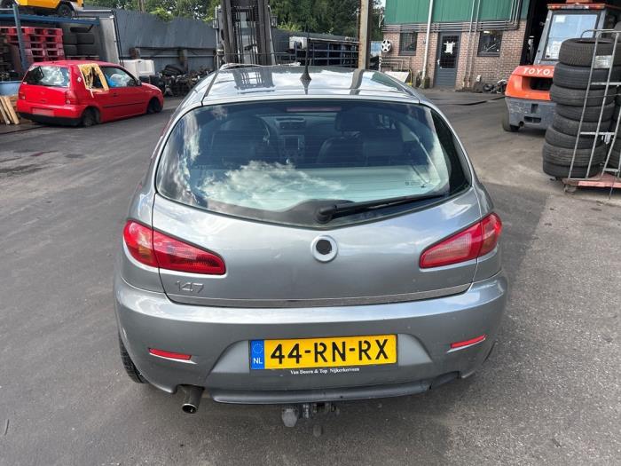 Alfa Romeo 147 1.6 HP Twin Spark 16V Sloopvoertuig (2005, Grijs)
