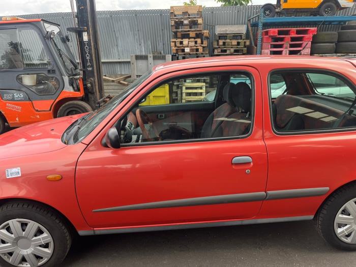 Nissan Micra 1.0 16V Sloopvoertuig (2001, Rood)