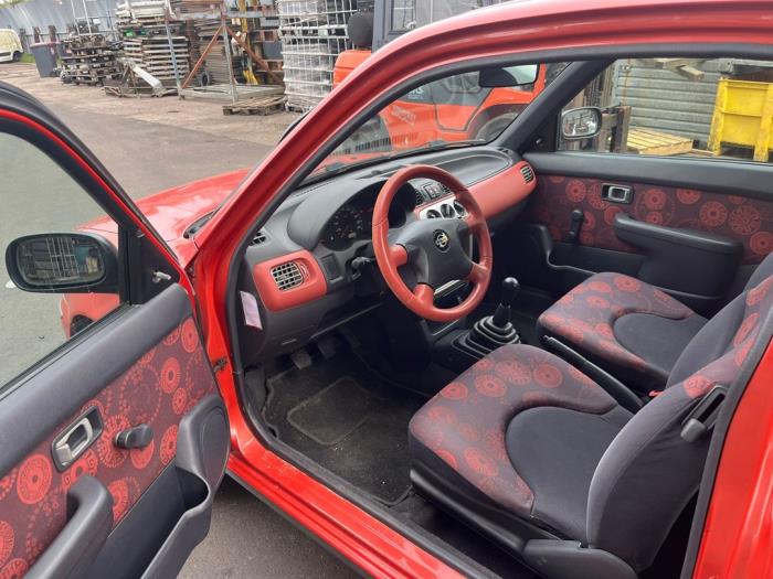 Nissan Micra 1.0 16V Sloopvoertuig (2001, Rood)