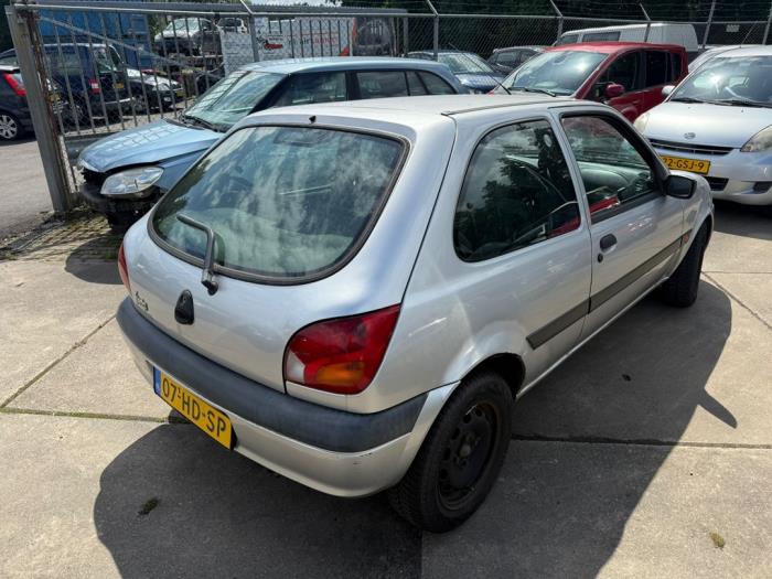 Ford Fiesta 4 1.3i Sloopvoertuig (2001, Grijs)