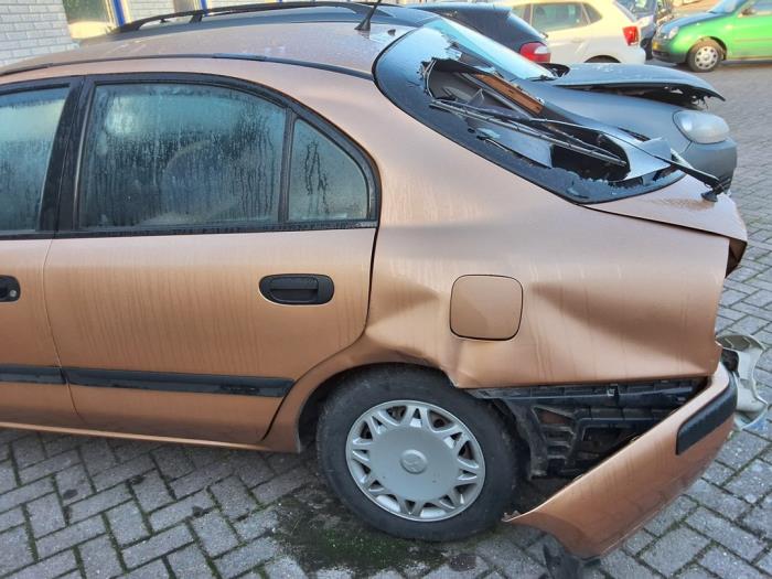Mitsubishi Carisma 1.6i 16V Sloopvoertuig (1999, Bruin)