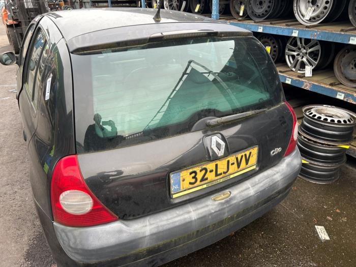 Renault Clio II 1.6 16V Sloopvoertuig (2003, Zwart)