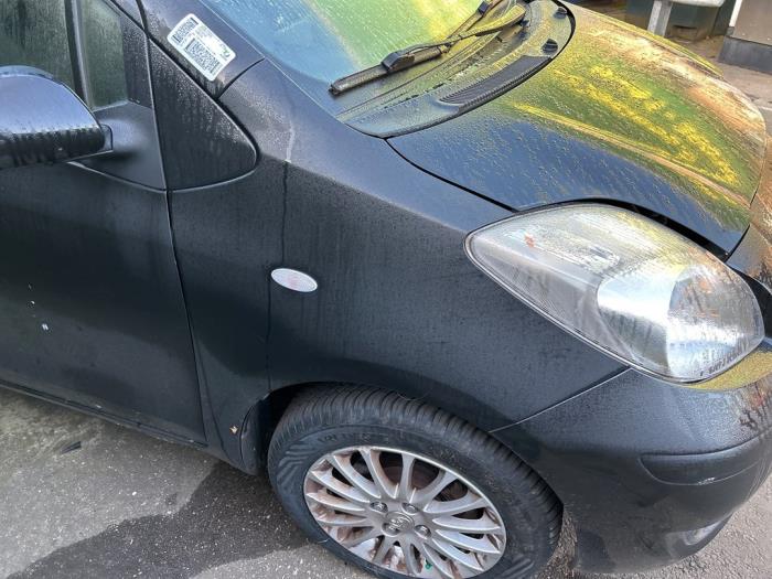 Toyota Yaris II 1.33 16V Dual VVT-I Sloopvoertuig (2009, Zwart)