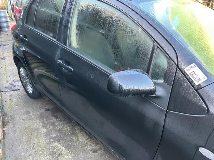 Toyota Yaris II 1.33 16V Dual VVT-I Sloopvoertuig (2009, Zwart)