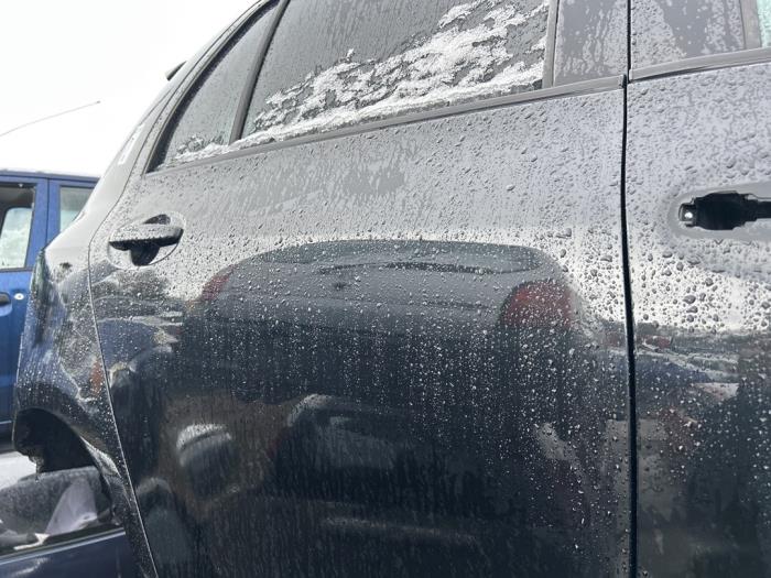 Toyota Yaris II 1.33 16V Dual VVT-I Sloopvoertuig (2009, Zwart)