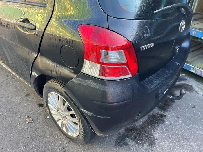 Toyota Yaris II 1.33 16V Dual VVT-I Sloopvoertuig (2009, Zwart)
