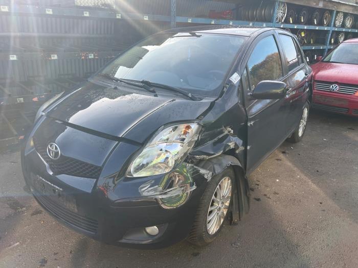 Toyota Yaris II 1.33 16V Dual VVT-I Sloopvoertuig (2009, Zwart)