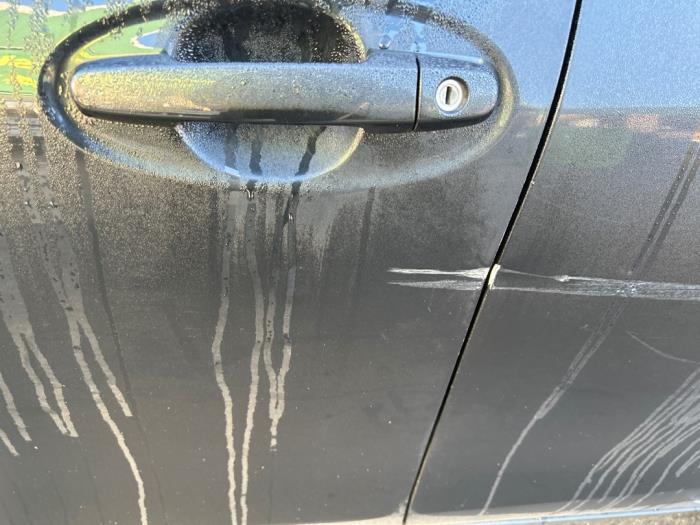 Toyota Yaris II 1.33 16V Dual VVT-I Sloopvoertuig (2009, Zwart)