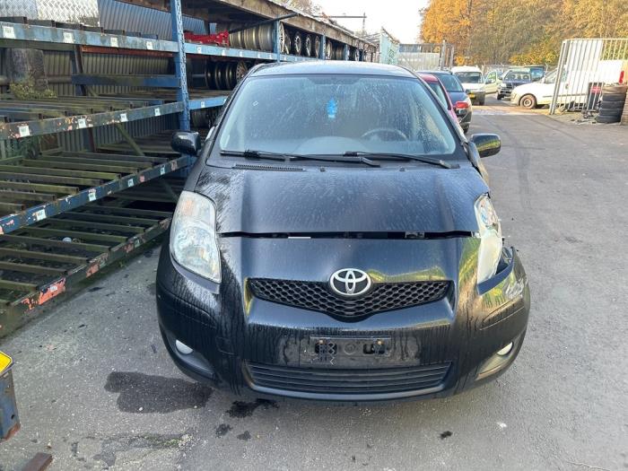 Toyota Yaris II 1.33 16V Dual VVT-I Sloopvoertuig (2009, Zwart)