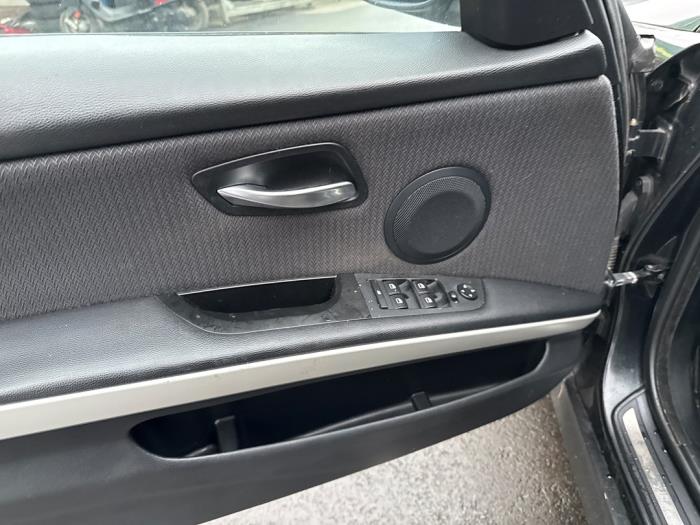 BMW 3 serie 318i 16V Sloopvoertuig (2009, Zwart)