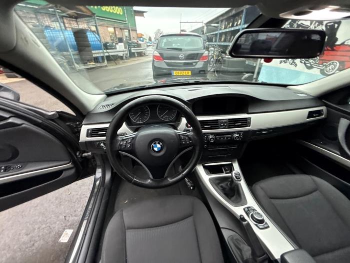 BMW 3 serie 318i 16V Sloopvoertuig (2009, Zwart)