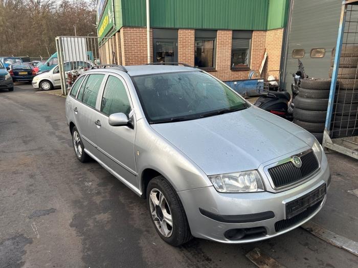 Skoda Fabia 1.4i 16V Sloopvoertuig (2006, Grijs)