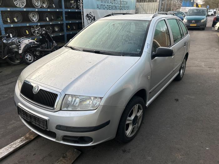 Skoda Fabia 1.4i 16V Sloopvoertuig (2006, Grijs)