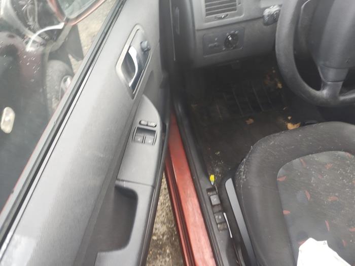 Skoda Fabia 1.4i 16V Sloopvoertuig (2003, Oranje)