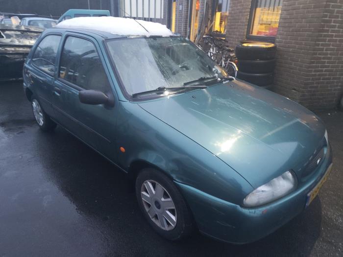Ford Fiesta 4 1.3i Sloopvoertuig (1999, Groen)