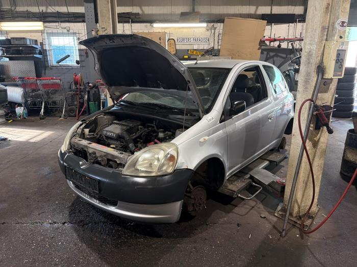 Toyota Yaris 1.0 16V VVT-i Sloopvoertuig (2001, Grijs)