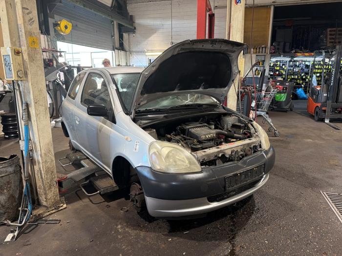 Toyota Yaris 1.0 16V VVT-i Sloopvoertuig (2001, Grijs)