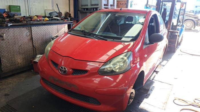 Toyota Aygo 1.0 12V VVT-i Sloopvoertuig (2006, Rood)