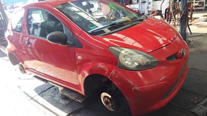 Toyota Aygo 1.0 12V VVT-i Sloopvoertuig (2006, Rood)
