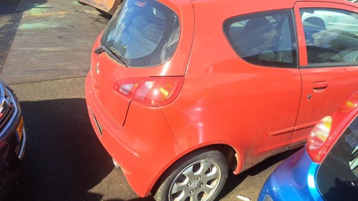 Mitsubishi Colt 1.3 16V Sloopvoertuig (2006, Rood)