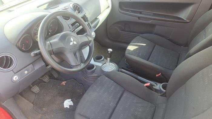 Mitsubishi Colt 1.3 16V Sloopvoertuig (2006, Rood)