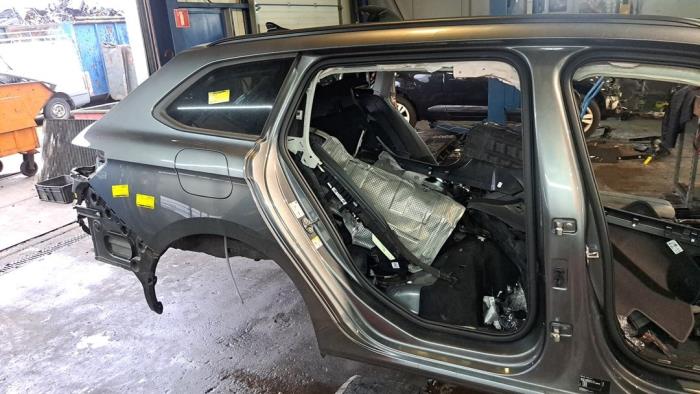 Skoda Superb Combi 1.5 TSI iV Sloopvoertuig (2024, Grijs)