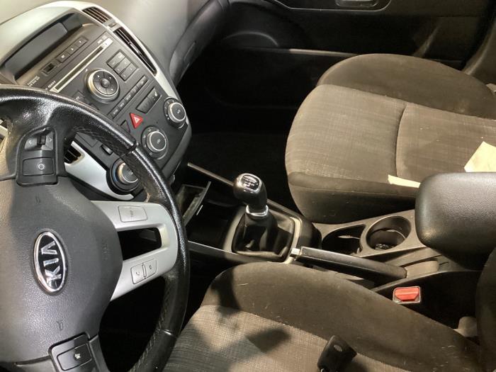 Kia Cee'd Sporty Wagon 1.6 CVVT 16V Sloopvoertuig (2010, Grijs)