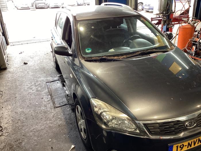 Kia Cee'd Sporty Wagon 1.6 CVVT 16V Sloopvoertuig (2010, Grijs)