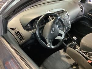 Kia Cee'd Sporty Wagon 1.6 CVVT 16V Sloopvoertuig (2010, Grijs)
