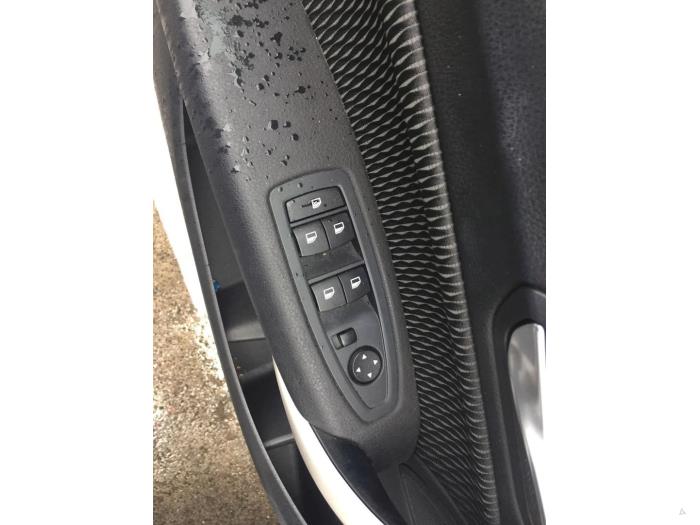 BMW 1 serie 118i 1.5 TwinPower 12V Sloopvoertuig (2016, Staal, Metallic, Zilver)