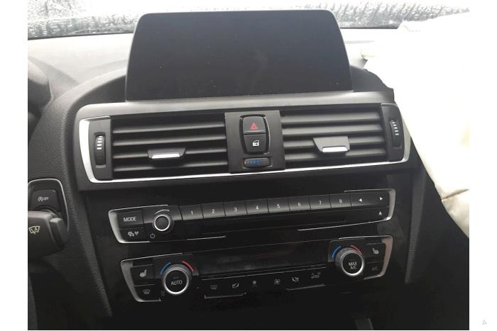 BMW 1 serie 118i 1.5 TwinPower 12V Sloopvoertuig (2016, Staal, Metallic, Zilver)