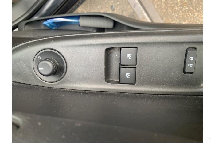 Opel Karl 1.0 ecoFLEX 12V Sloopvoertuig (2015, Carbon, Zwart)