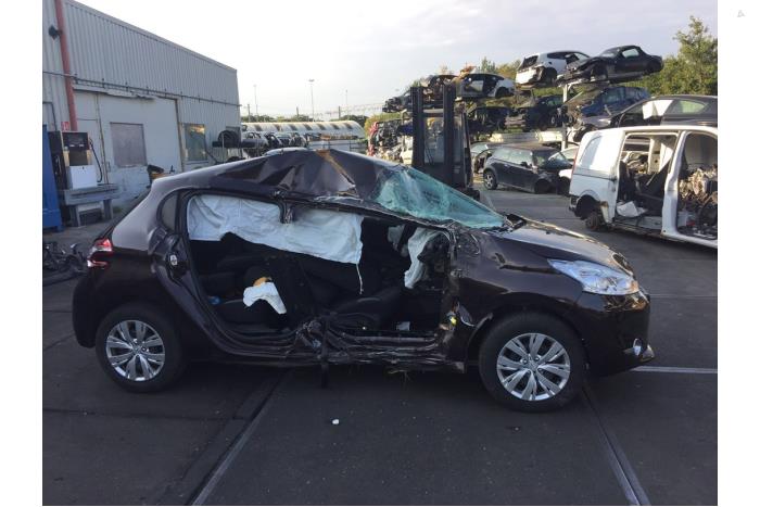 Peugeot 208 I 1.2 Vti 12V PureTech 82 Sloopvoertuig (2013, Rood, Bruin)