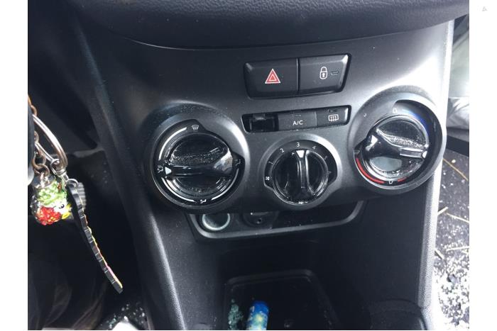 Peugeot 208 I 1.2 Vti 12V PureTech 82 Sloopvoertuig (2013, Rood, Bruin)