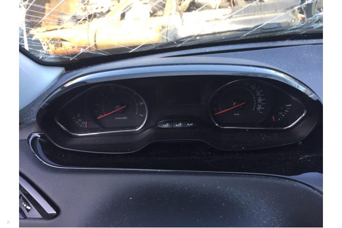 Peugeot 208 I 1.2 Vti 12V PureTech 82 Sloopvoertuig (2013, Rood, Bruin)