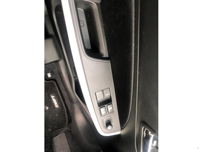 Suzuki Swift 1.2 Dual Jet 16V Sloopvoertuig (2019, Zwart)