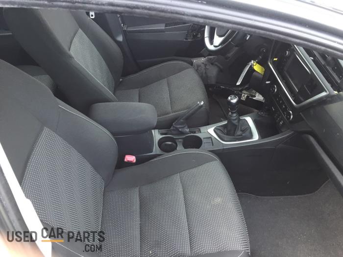 Toyota Auris Touring Sports 1.6 Dual VVT-i 16V Sloopvoertuig (2013, Titanium, Metallic, Zilver)