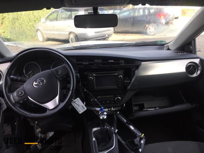 Toyota Auris Touring Sports 1.6 Dual VVT-i 16V Sloopvoertuig (2013, Titanium, Metallic, Zilver)