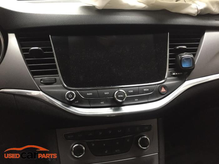 Opel Astra K 1.0 SIDI Turbo 12V Sloopvoertuig (2017, Metallic, Zilver)